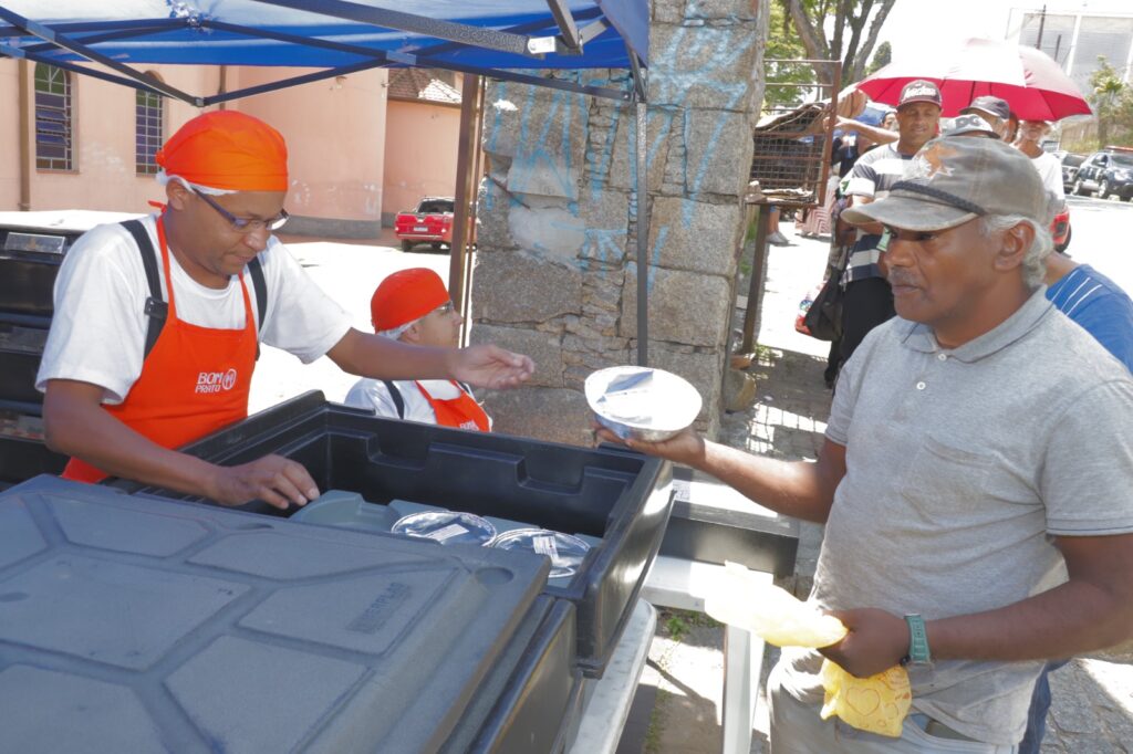 Bom Prato M Vel Distribui Refei Es Por Dia Em Ribeir O Pires