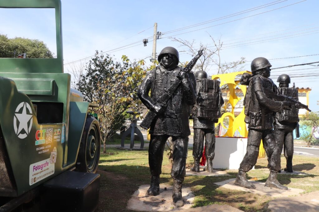 Ribeirão Pires honra os pracinhas da Segunda Guerra Mundial com quatro novas estátuas ao lado do CHL