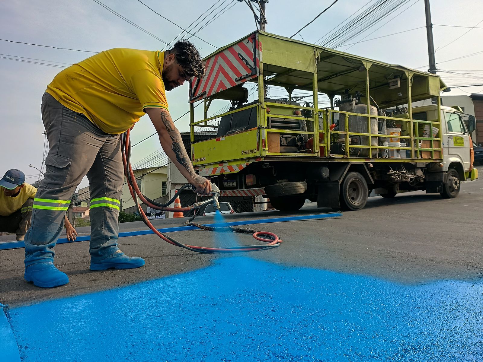 Prefeitura de Ribeirão Pires reforça segurança no trânsito com sinalização viária