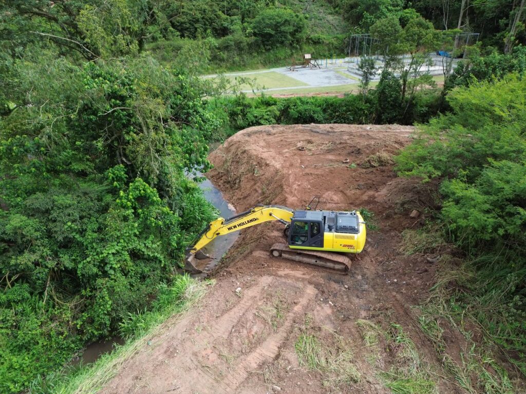 Prefeitura já limpou 79 quilômetros de rios em 2024