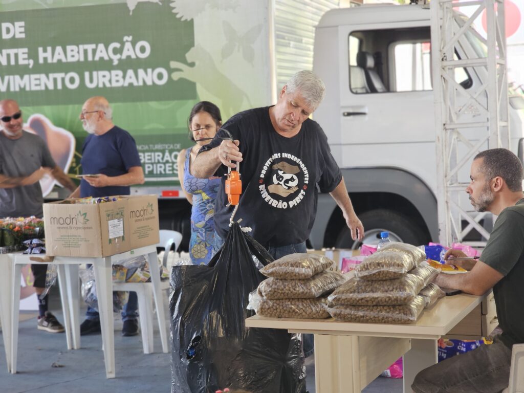 Tigela Cheia arrecada 245 kg de garrafas plásticas no primeiro evento do ano