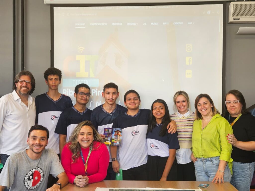 Equipe de Turismo de Ribeirão Pires recebe alunos da Etec de Rio Grande da Serra